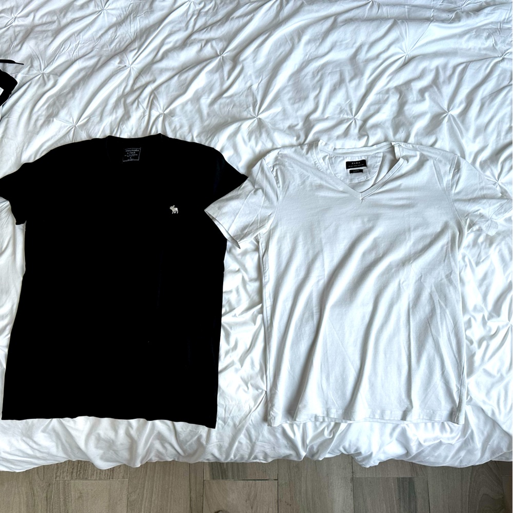 SELLING MY ENTIRE CLOSET #6: Abercrombie Black V-Neck & Zara Slim White V-Neck